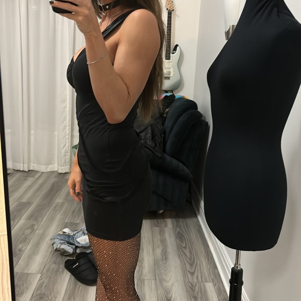 🖤Silence + Noise One Shoulder Dress - Picture 10 of 10